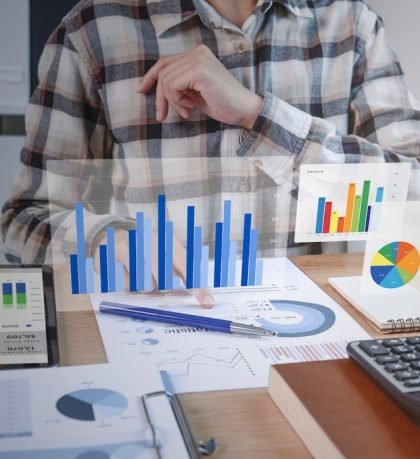 businesspeople-working-finance-accounting-analyze-financi_74952-1411